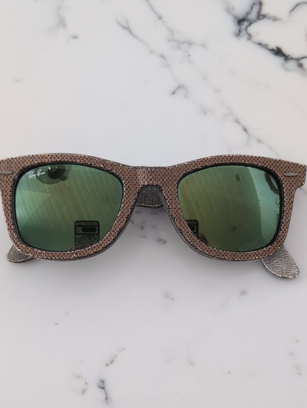 Ray-Ban Unisex  Brown Textured Frame Sunglasses with Green Lenses